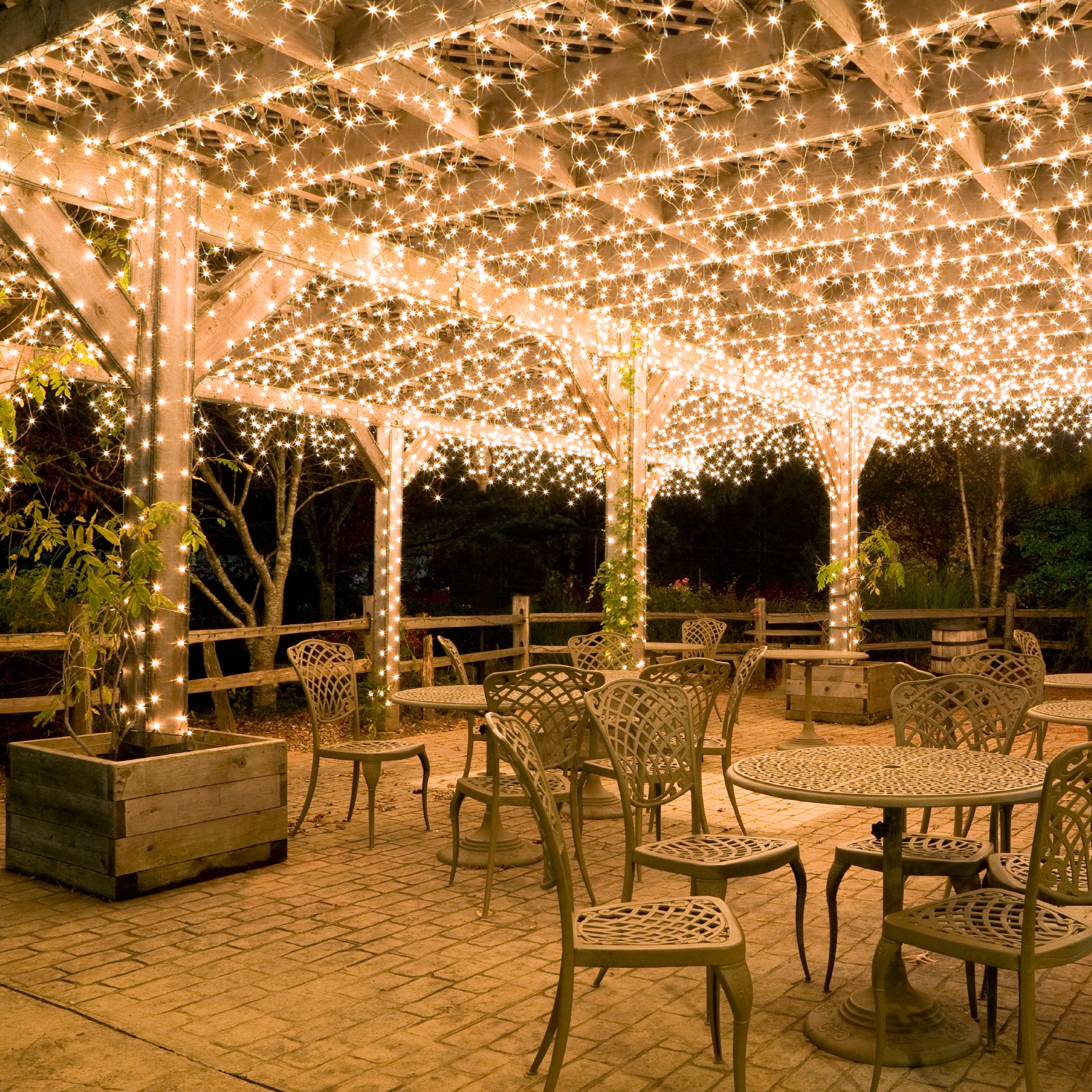 150 Commercial Icicle Lights, Clear, White Wire - Yard Envy