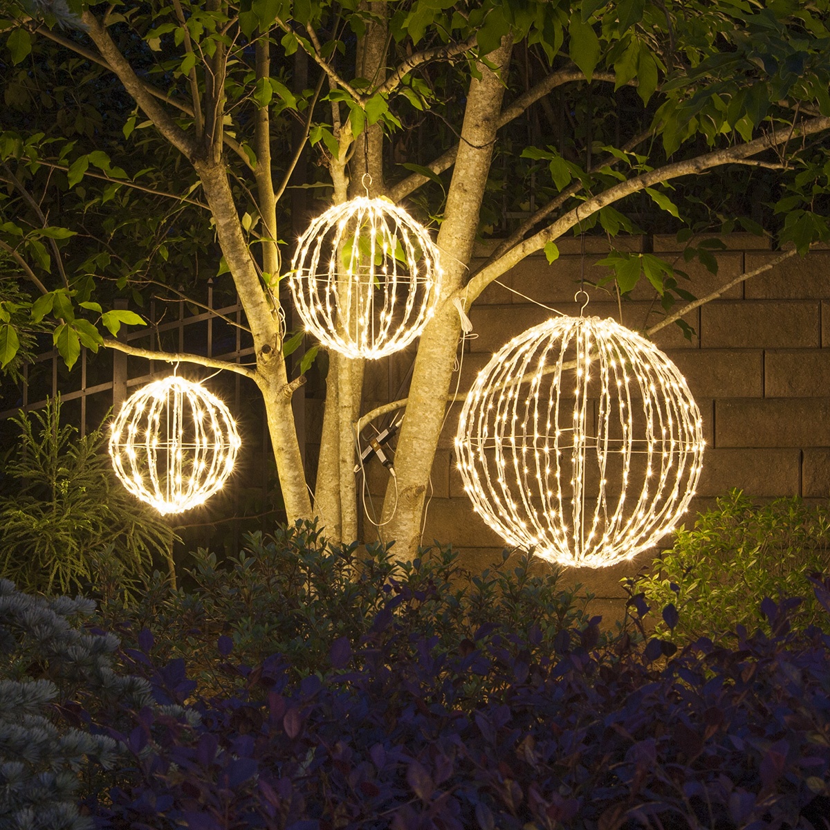 Hanging Decorative LED Solar Powered Flower Ball Lights Outdoor Landscape 